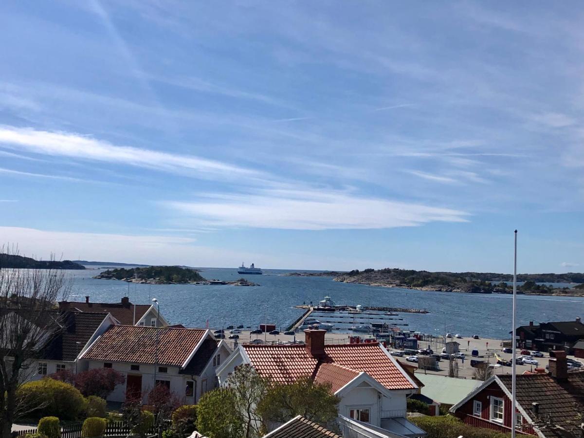 Vacker Vaning Med Havsutsikt I Stroemstads Centrum. Exterior foto