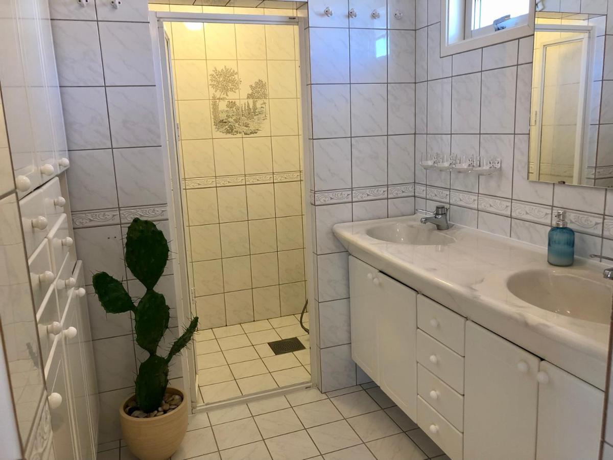 Vacker Vaning Med Havsutsikt I Stroemstads Centrum. Exterior foto