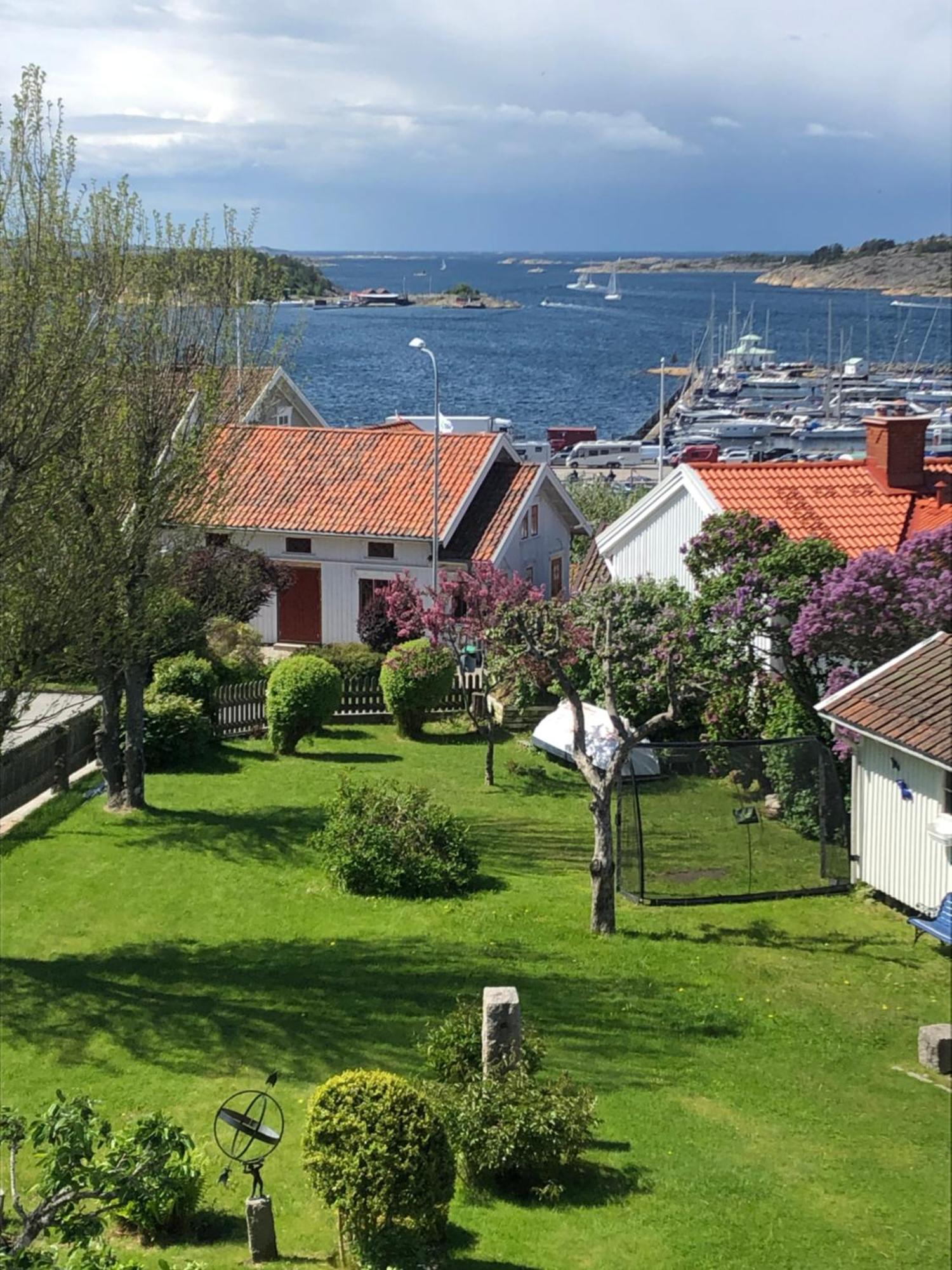 Vacker Vaning Med Havsutsikt I Stroemstads Centrum. Exterior foto